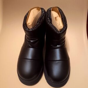 Women's puffer boots size 8